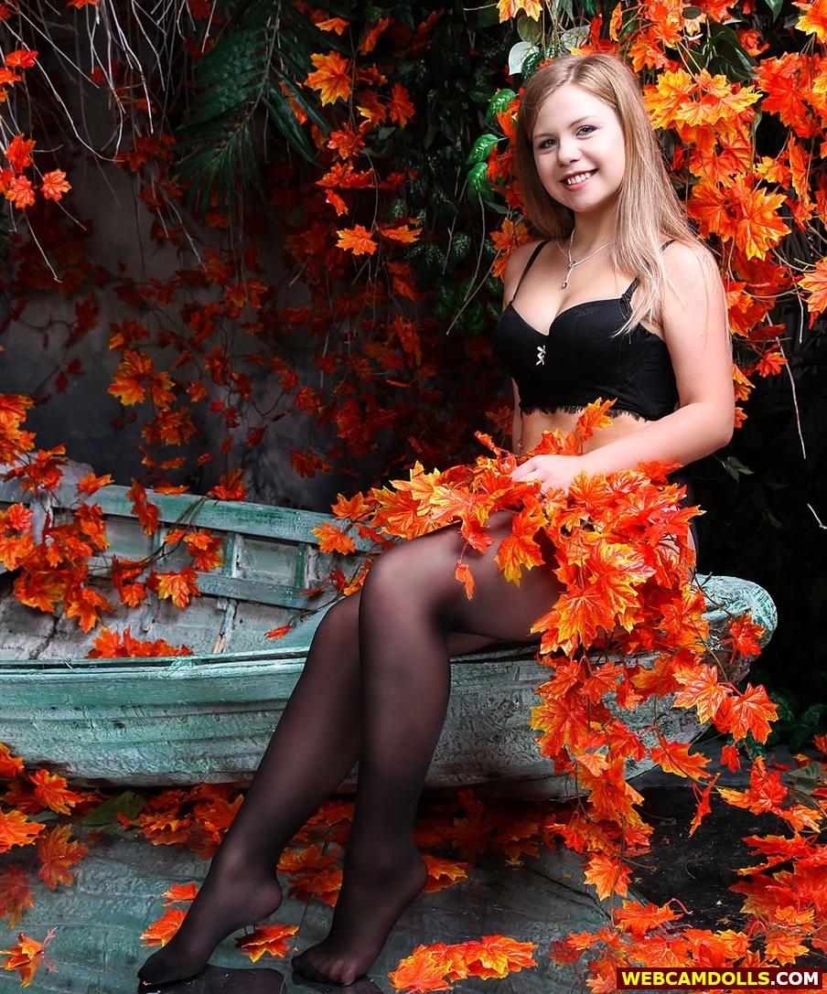 Blonde Teen Girl in Black Opaque Pantyhose and Black Bra on Webcamdolls